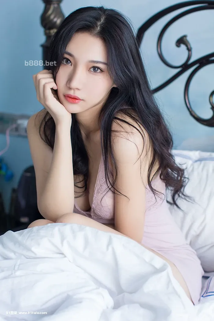 美腿靓妹小狐狸天生丽质雪乳高耸 [43P][趙薇 裸照]